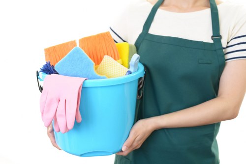 Deep cleaning team working in a Tufnellpark kitchen